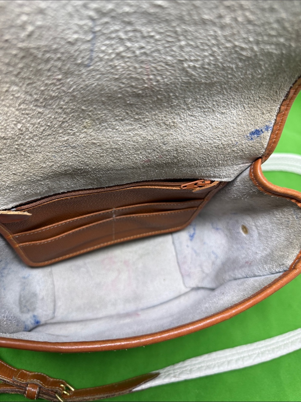 Dooney Bourke White Pebbled Leather Bag - Picture 15 of 17